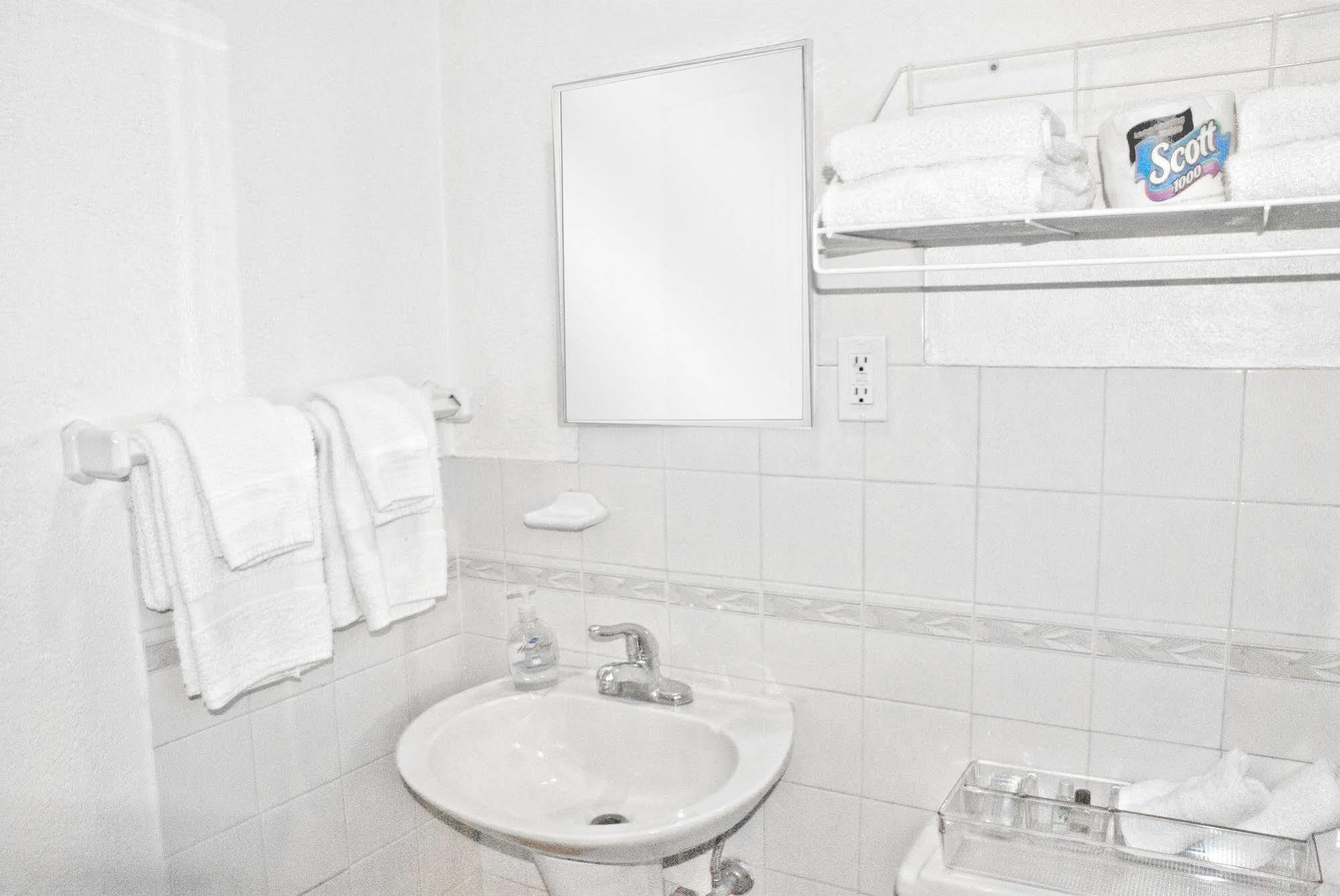 The Easterner Motel Southampton Extérieur photo